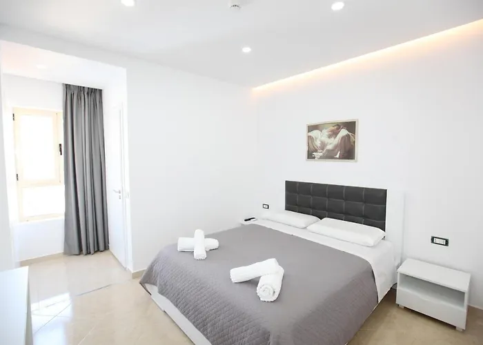 Nika Pensión Sarandë