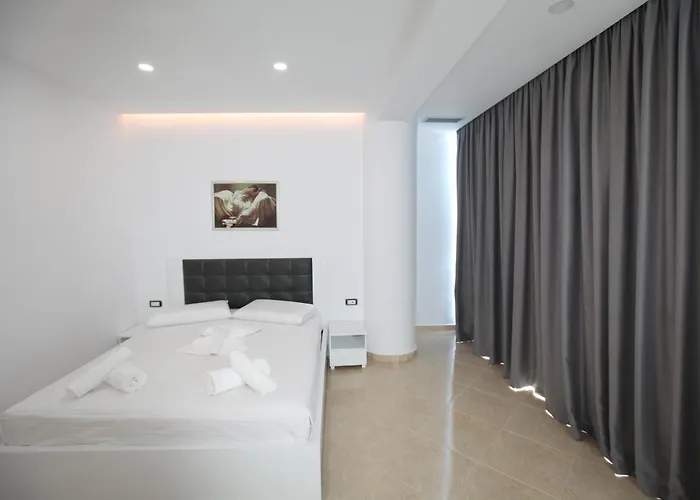 Nika Sarandë