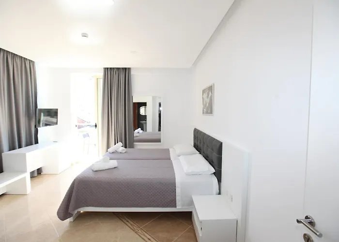 Πανσιόν Nika Σαράντα