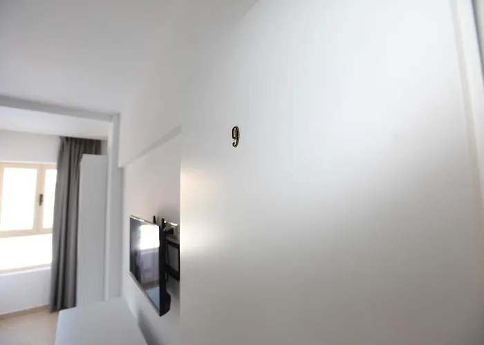 Nika Pensión 3*